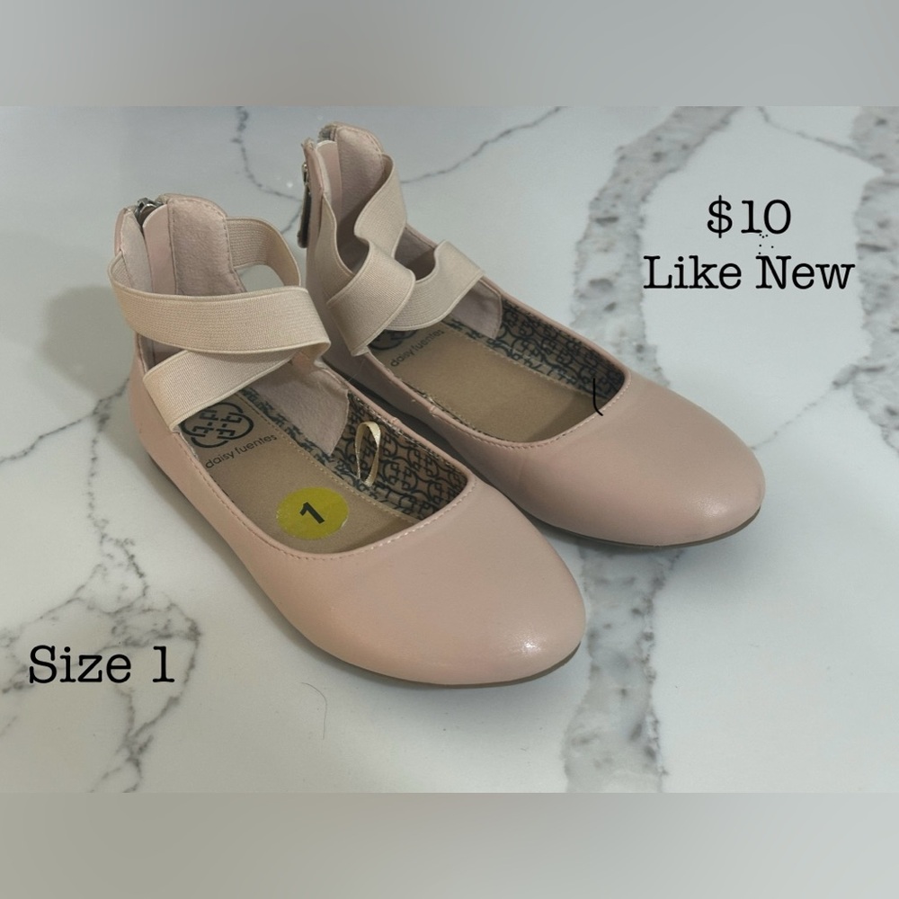 Ballerina flats by Daisy Fuentes - Size 1
